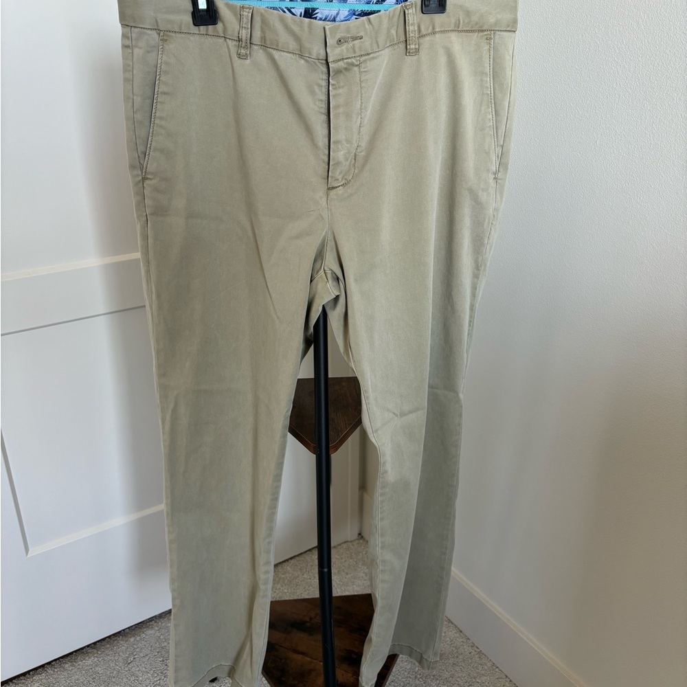 Tommy Bahama Men’s Chino